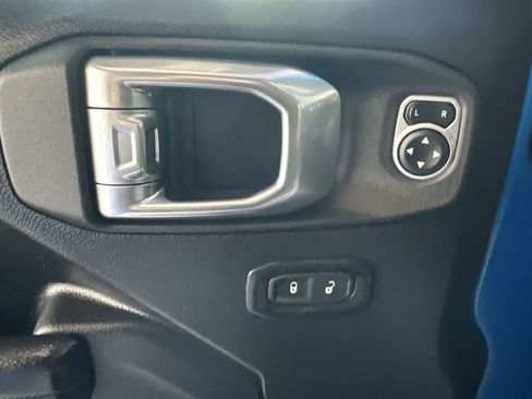 Used 2022 Jeep Wrangler Sport AWD/4WD image 17
