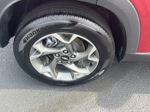 Used 2025 Chevrolet Trax LT FWD image 10