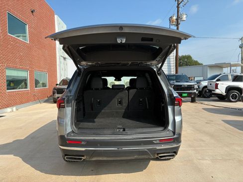 Used 2025 Buick Enclave Preferred FWD image 11