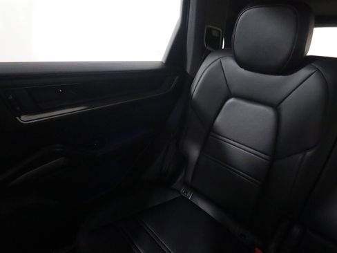 Used 2025 Porsche Cayenne S AWD/4WD image 15