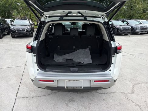 Certified 2024 Nissan Pathfinder SL FWD image 33