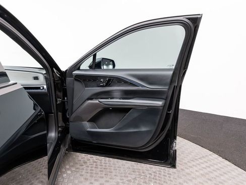 Used 2024 Cadillac Lyriq Luxury image 11