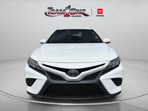 Used 2018 Toyota Camry SE FWD image 2