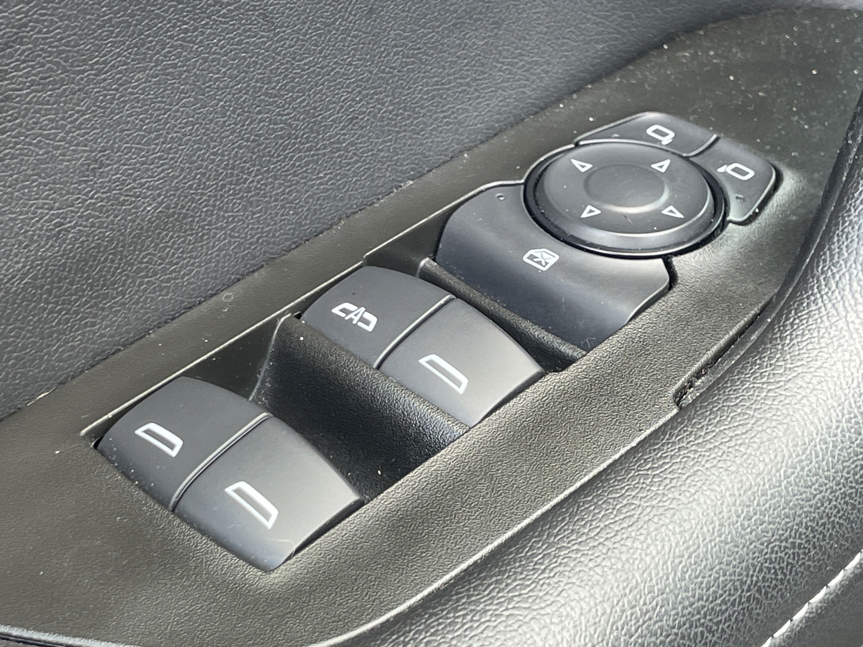 Used 2024 Chevrolet Blazer LT w/ Convenience Package FWD image 11