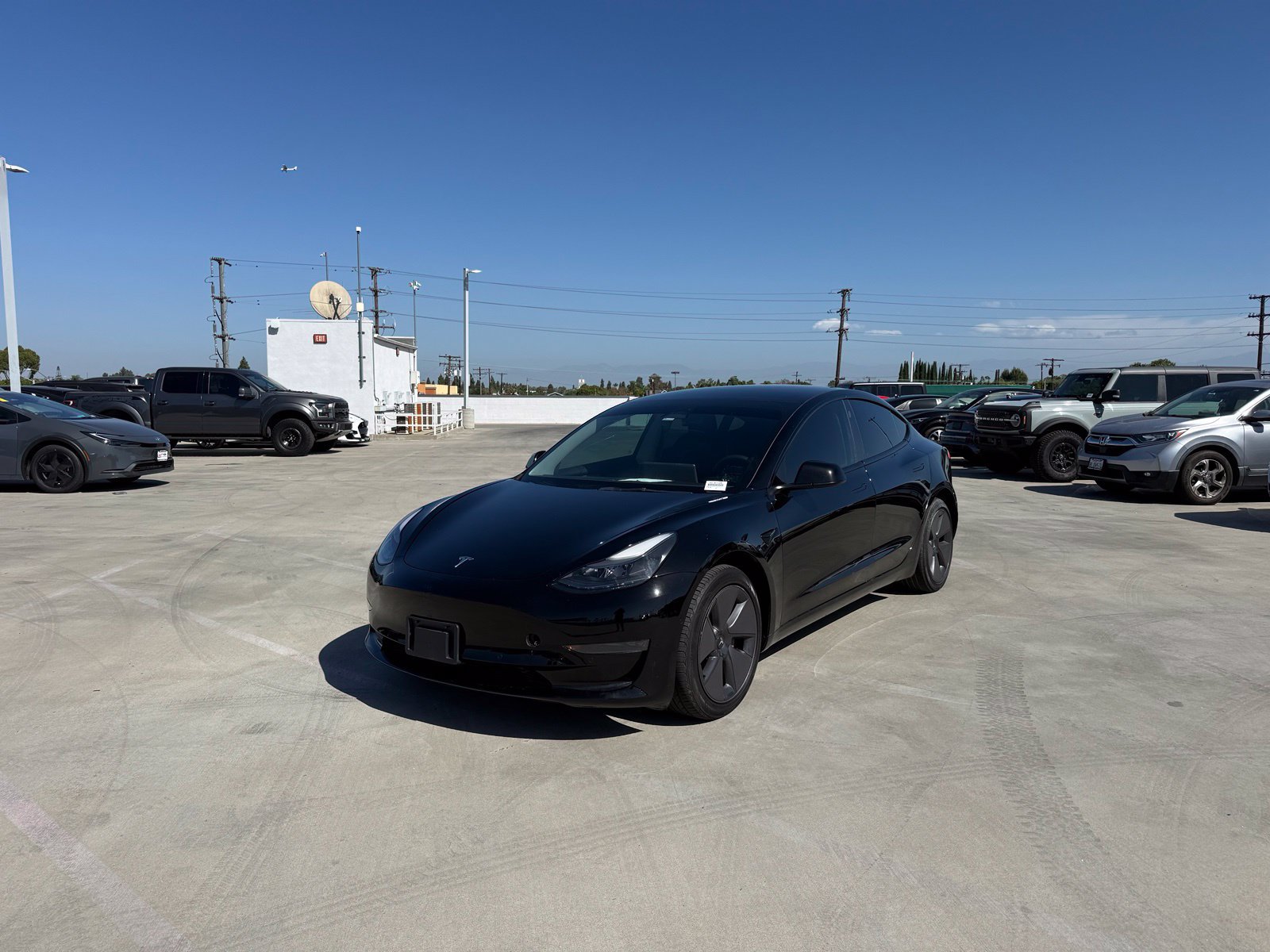 Used 2022 Tesla Model 3 Standard Range RWD image 1