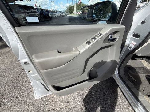 Used 2018 Nissan Frontier SV RWD image 12