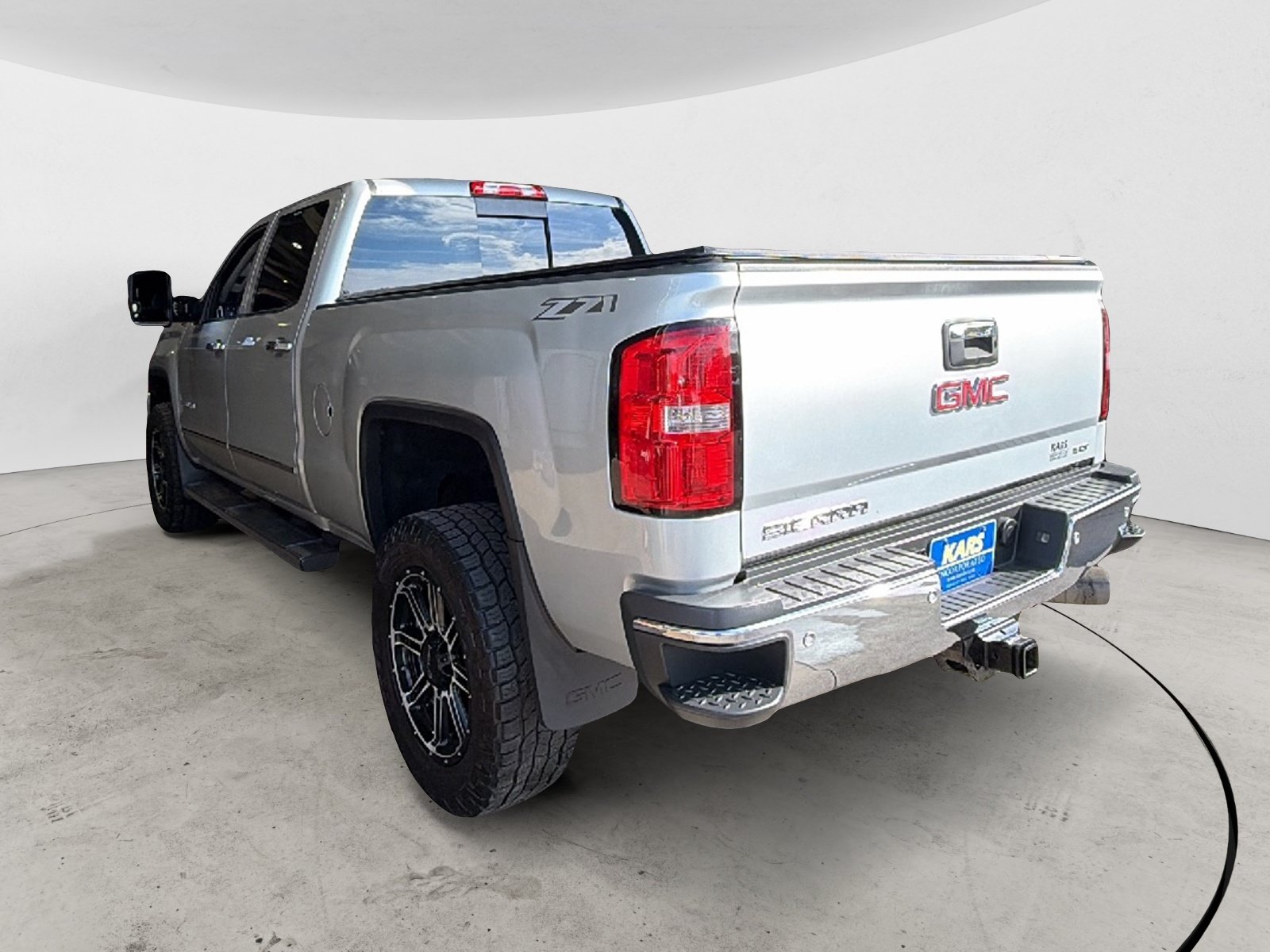 Used 2015 GMC Sierra 2500 SLT w/ Duramax Plus Package AWD/4WD image 4