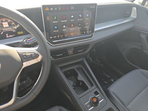 New 2026 Volkswagen Tiguan SE image 23