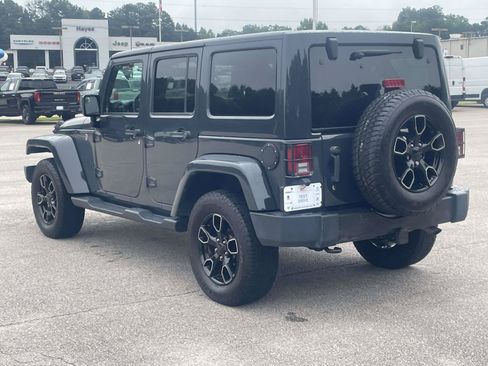 Used 2017 Jeep Wrangler Unlimited Sahara AWD/4WD image 5