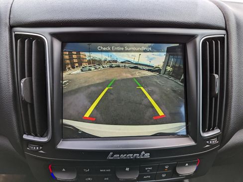 Used 2018 Maserati Levante image 23