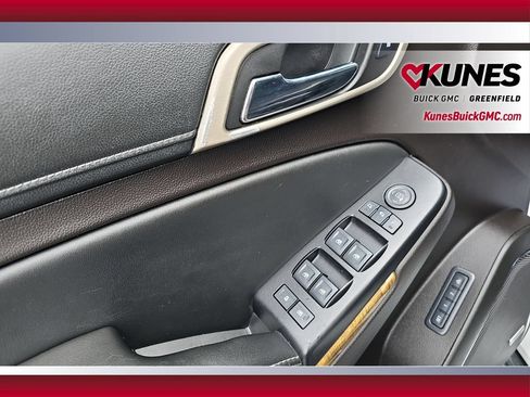 Used 2016 GMC Yukon XL Denali w/ Open Road Package AWD/4WD image 14
