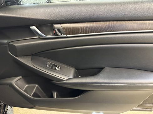Used 2018 Honda Accord Touring image 32