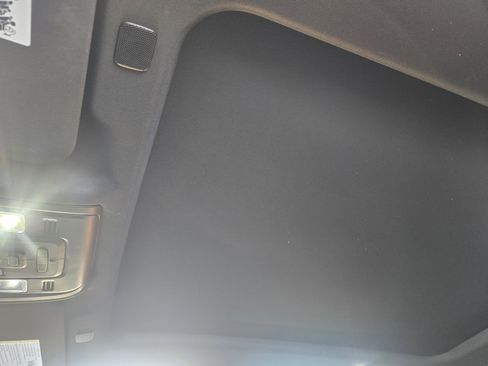 Used 2022 Chevrolet Suburban LT w/ Luxury Package image 18