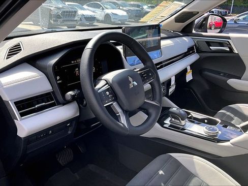 New 2026 Mitsubishi Outlander SE FWD image 7