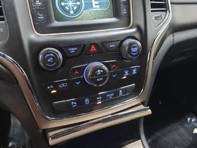Used 2016 Jeep Grand Cherokee Laredo w/ Quick Order Package 23E AWD/4WD image 24