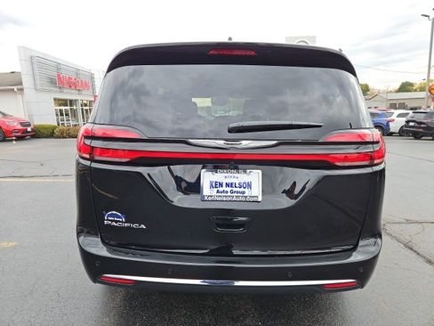 New 2026 Chrysler Pacifica Select image 7