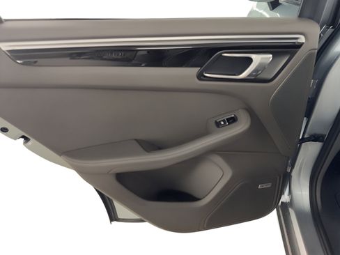 Used 2020 Porsche Macan image 17