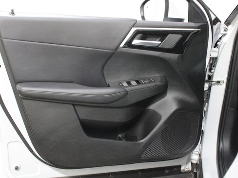 Used 2024 Mitsubishi Outlander 4WD Plug-In Hybrid image 6