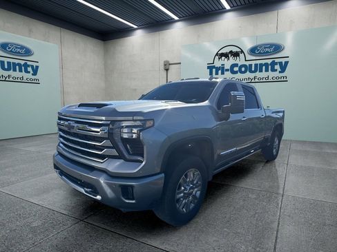 Used 2025 Chevrolet Silverado 2500 High Country w/ High Country Premium Package image 3