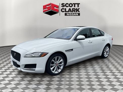 Used 2018 Jaguar XF Premium AWD/4WD image 3
