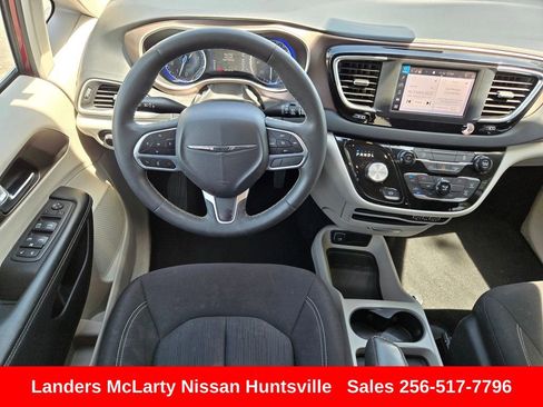 Used 2023 Chrysler Voyager LX image 16