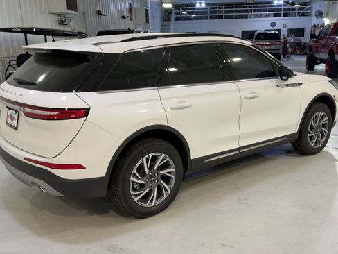 New 2026 Lincoln Corsair Premiere image 9