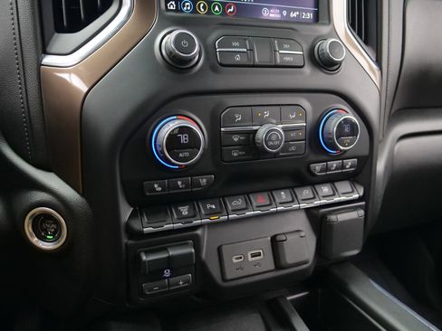 Used 2022 Chevrolet Silverado 3500 High Country image 12