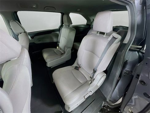 Used 2018 Honda Odyssey LX image 23