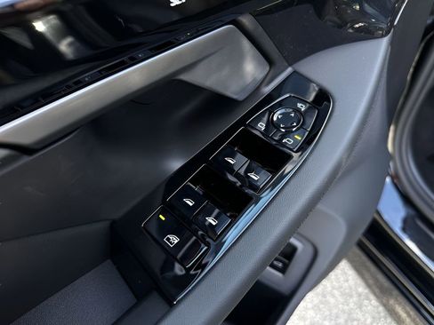 Used 2026 BMW 530i xDrive w/ M Sport Package image 32