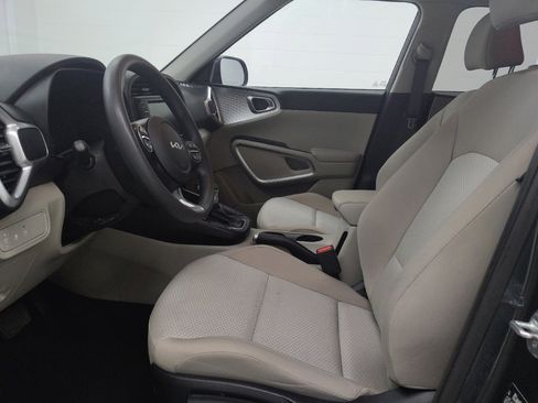 Used 2023 Kia Soul LX image 17