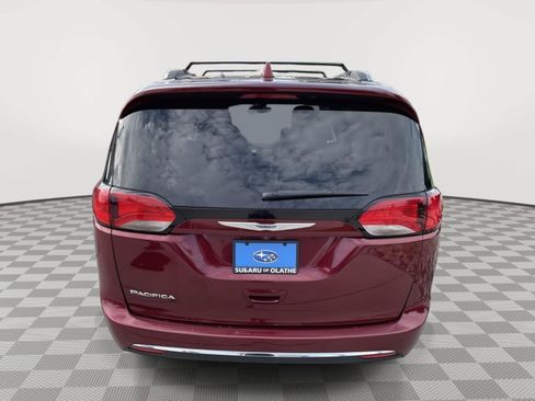 Used 2020 Chrysler Pacifica Touring-L FWD image 13