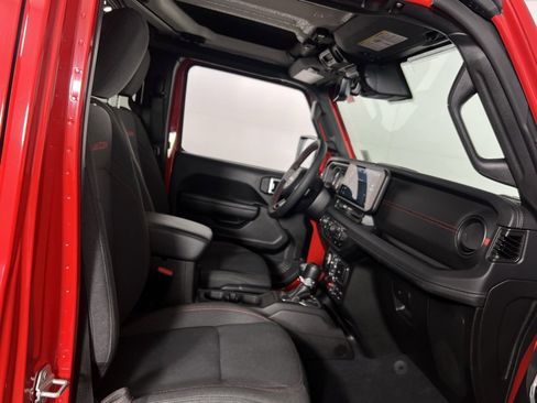 Certified 2024 Jeep Gladiator Rubicon w/ Technology Group image 30