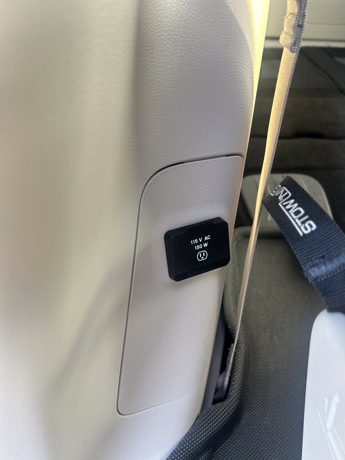 Used 2017 Chrysler Pacifica Limited w/ UConnect Theater Package FWD image 16