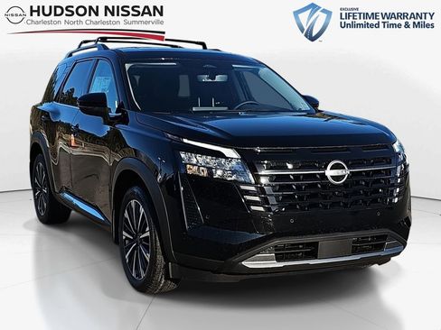 New 2026 Nissan Pathfinder Platinum w/ Accent Package FWD image 1