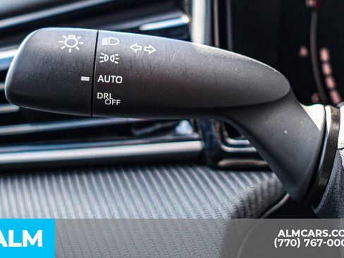 Used 2025 Toyota Camry SE image 32