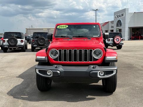 Used 2025 Jeep Wrangler Unlimited Sahara AWD/4WD image 2