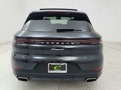 Used 2025 Porsche Cayenne w/ Premium Package image 5