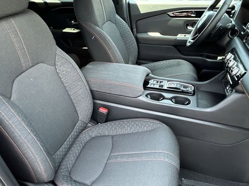 Used 2025 Honda Pilot Sport image 8