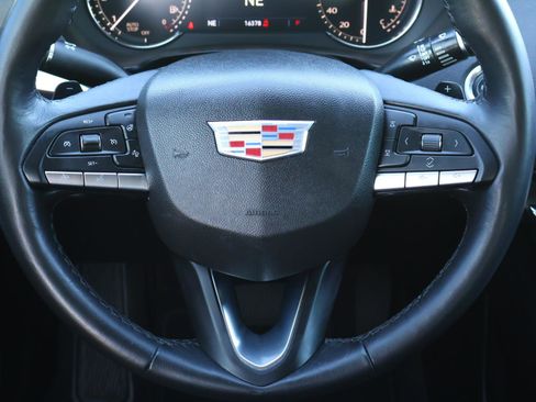 Used 2023 Cadillac XT4 Luxury w/ Cold Weather Package image 13