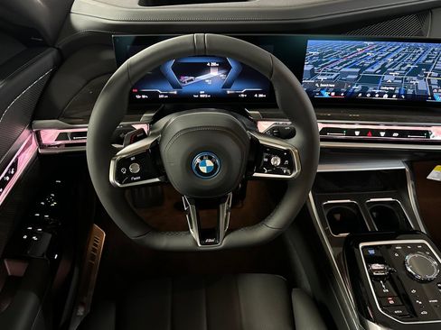 Used 2026 BMW i7 eDrive50 w/ M Sport Package RWD image 27
