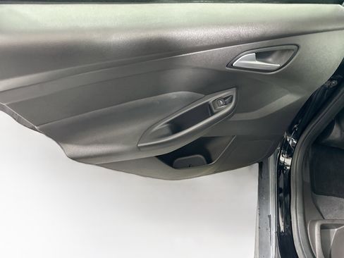 Used 2016 Ford Focus SE w/ Equipment Group 201A image 24