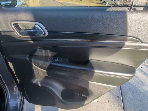 Used 2020 Jeep Grand Cherokee Limited X image 29