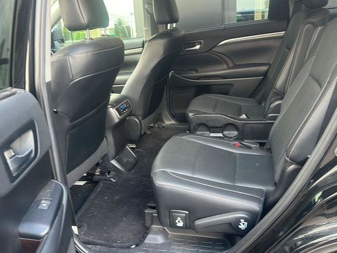 Used 2019 Toyota Highlander Limited AWD/4WD image 9