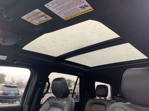 Used 2024 Lincoln Navigator Premiere image 24