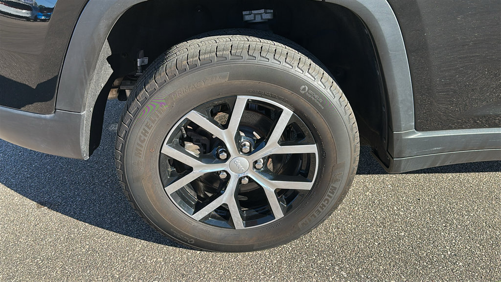 Used 2025 Jeep Grand Cherokee Limited AWD/4WD image 9