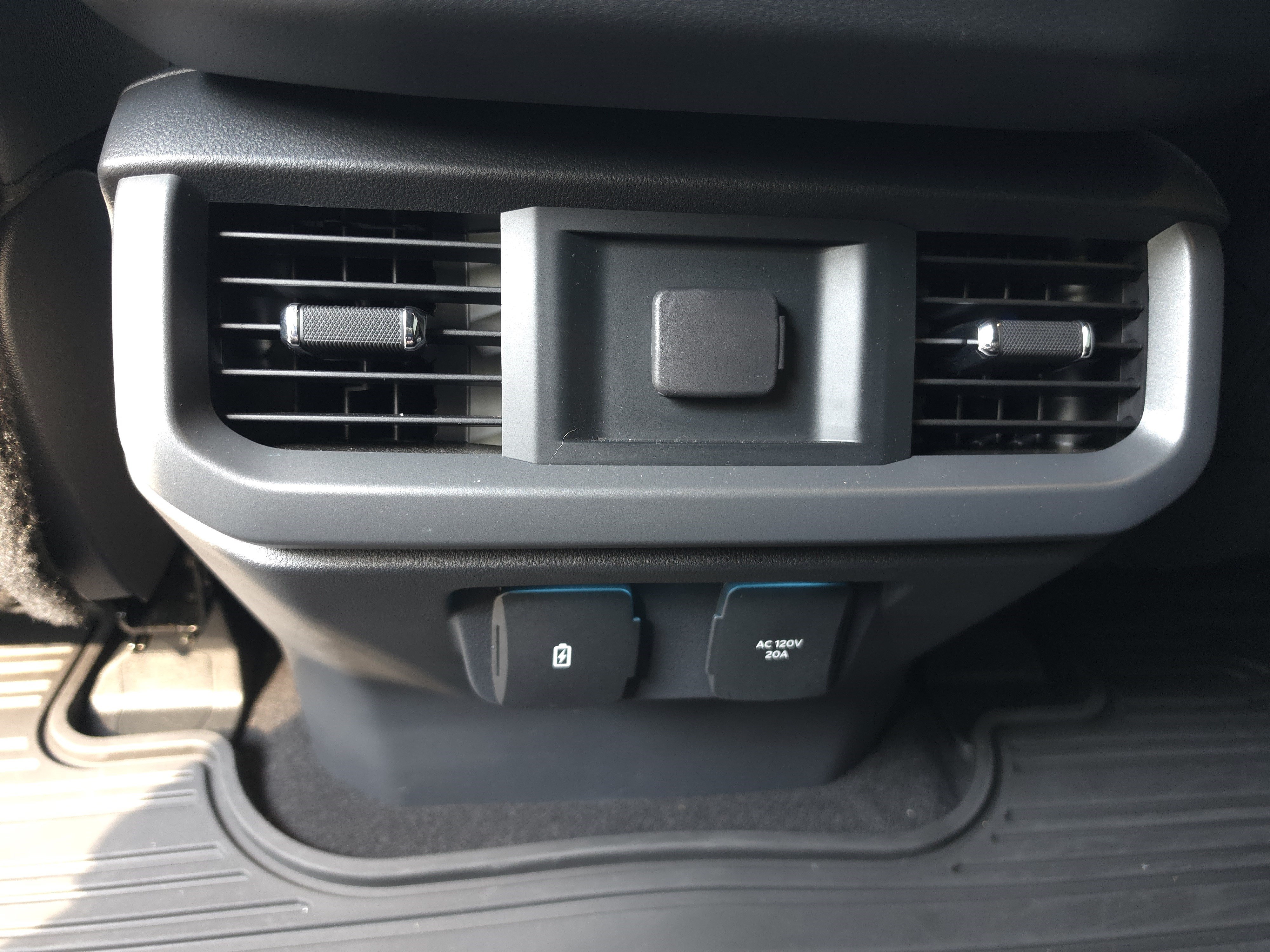 Used 2025 Ford F150 Lariat w/ Equipment Group 501A Mid AWD/4WD image 25