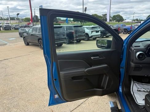 Used 2023 Chevrolet Colorado LT w/ LT Convenience Package III AWD/4WD image 13