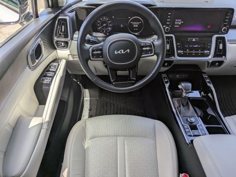 Used 2023 Kia Sorento SX FWD image 4