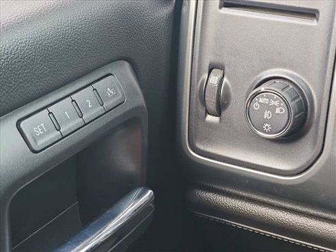 Used 2017 Chevrolet Silverado 1500 LTZ RWD image 16