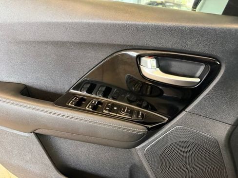 Used 2019 Kia Niro EX FWD image 19